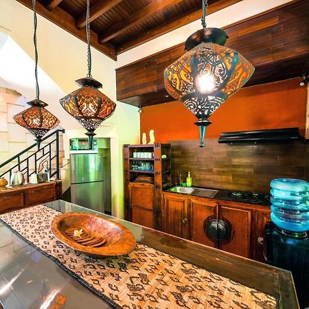 De Cinta Villa - Kuta - 5 Bedrooms - Heart Of Kuta Esterno foto