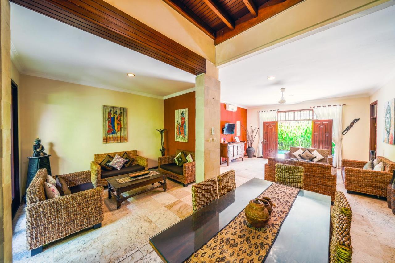 De Cinta Villa - Kuta - 5 Bedrooms - Heart Of Kuta Esterno foto