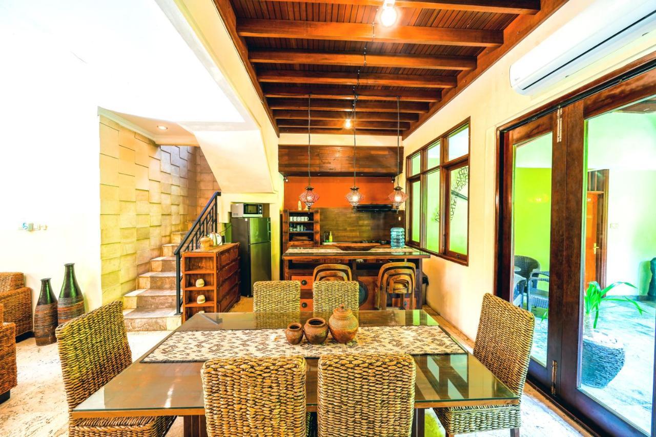 De Cinta Villa - Kuta - 5 Bedrooms - Heart Of Kuta Esterno foto