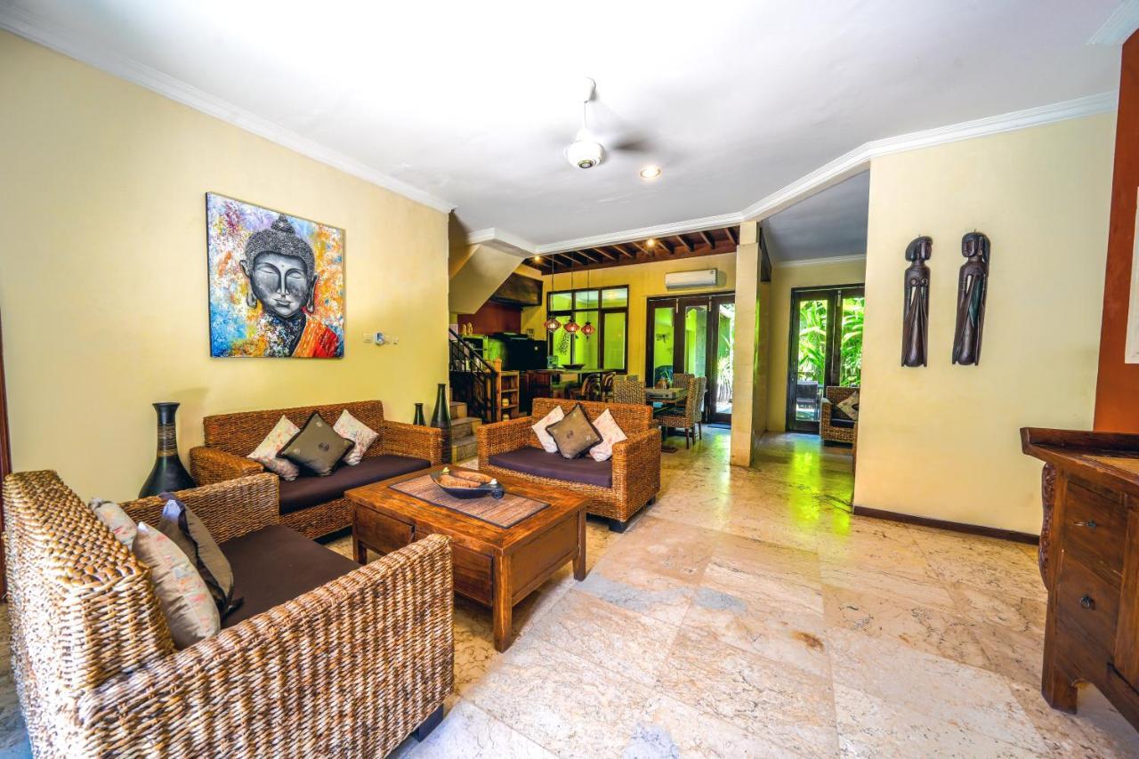 De Cinta Villa - Kuta - 5 Bedrooms - Heart Of Kuta Esterno foto