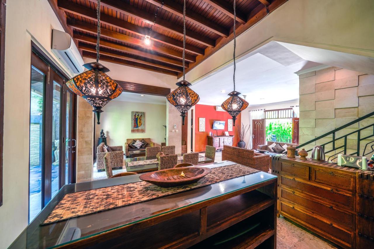 De Cinta Villa - Kuta - 5 Bedrooms - Heart Of Kuta Esterno foto